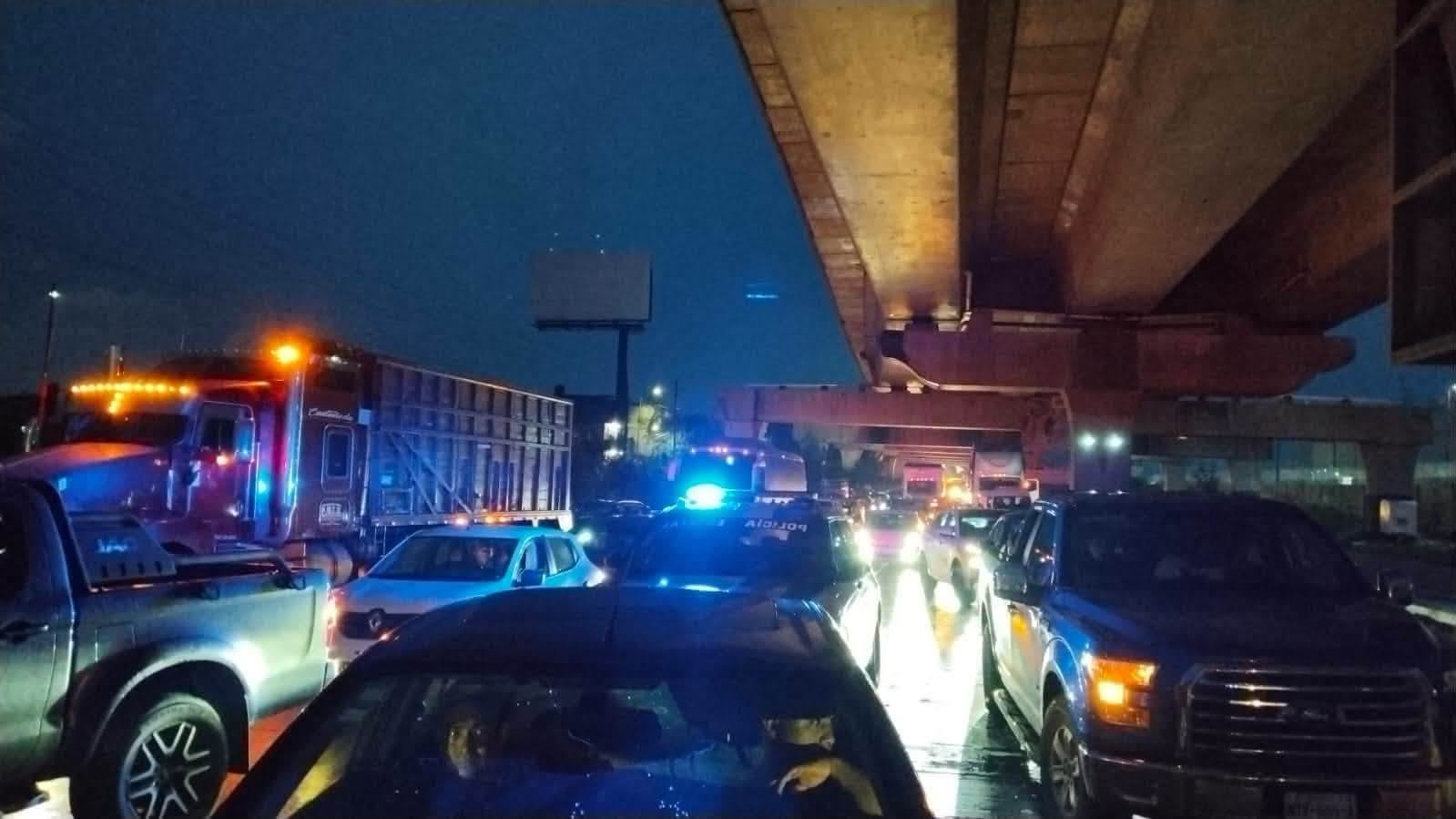Bloqueo en la México-Puebla exhibe reclamo vecinal por daños de lluvias
