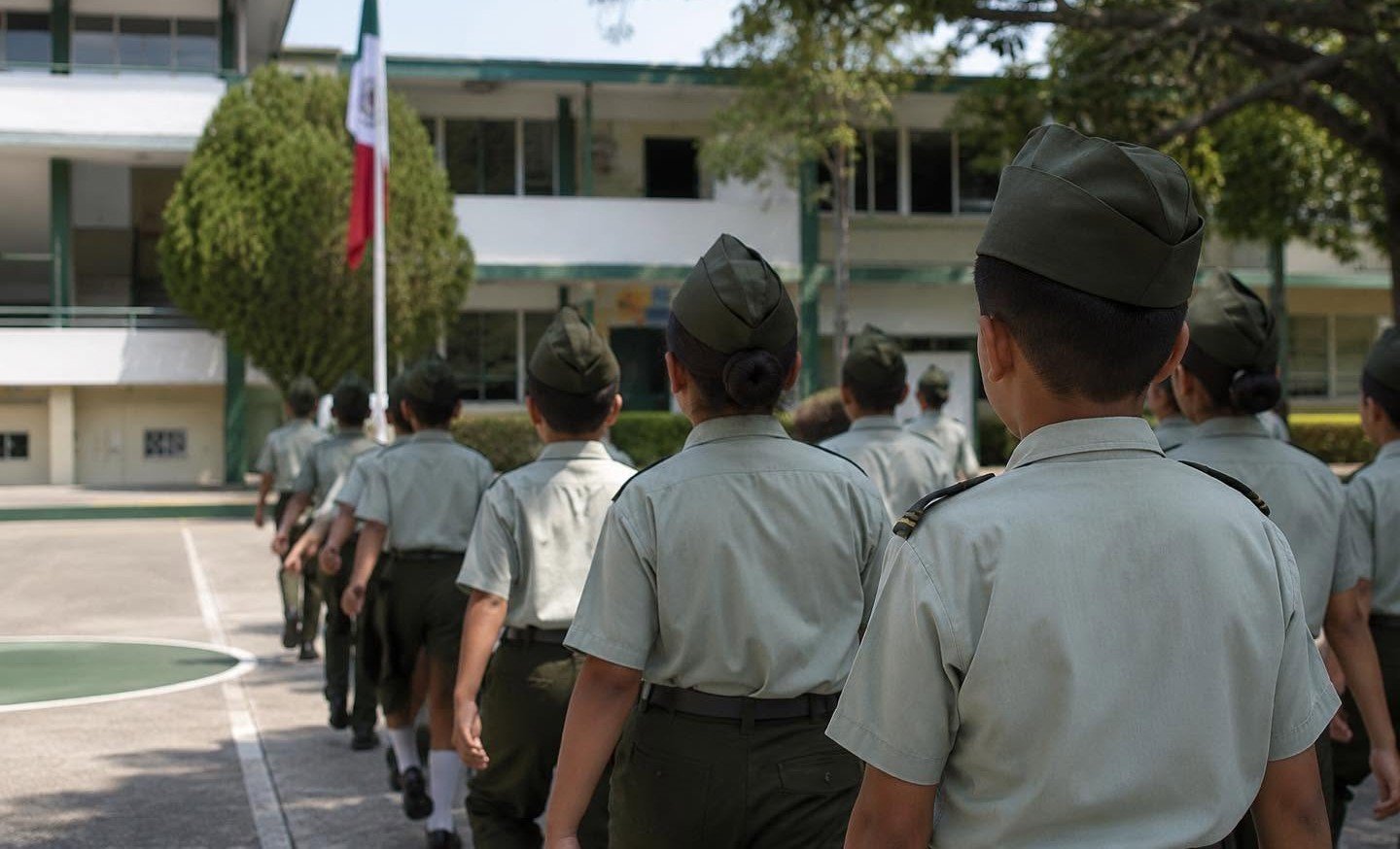 Investiga Defensa a academia de Puebla por uso de uniformes reservados para las Fuerzas Armadas