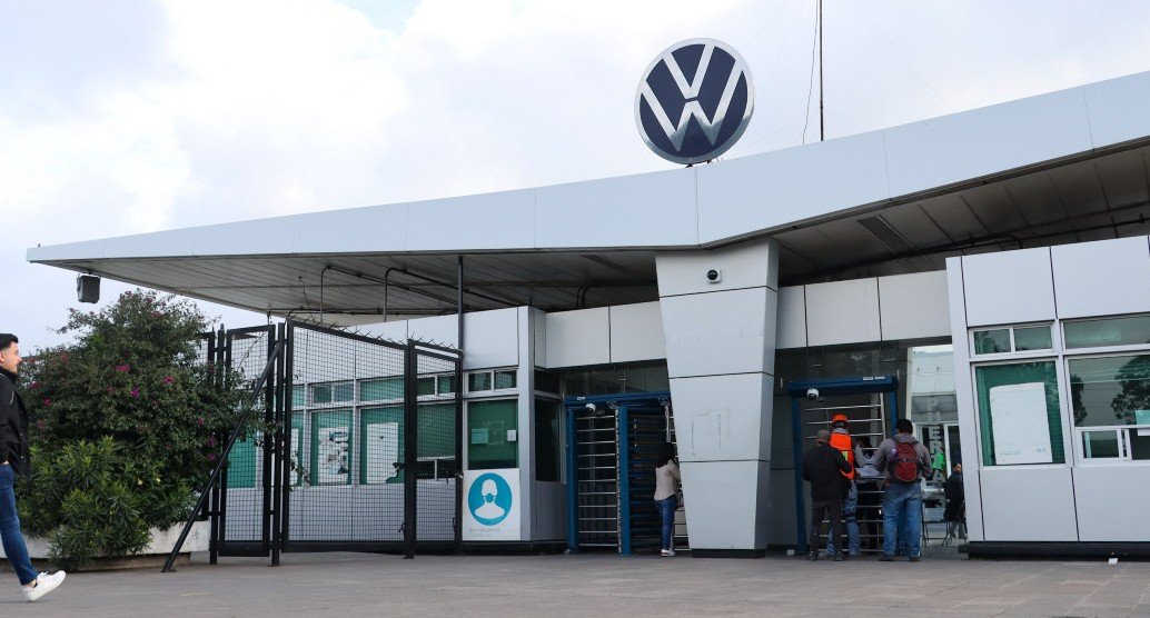 Volkswagen Puebla enfrenta respaldo sindical ante riesgo de huelga
